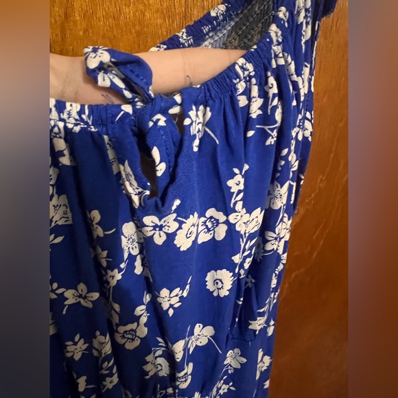 Blue Dress with White Floral Pattern - Picture 4 of 4